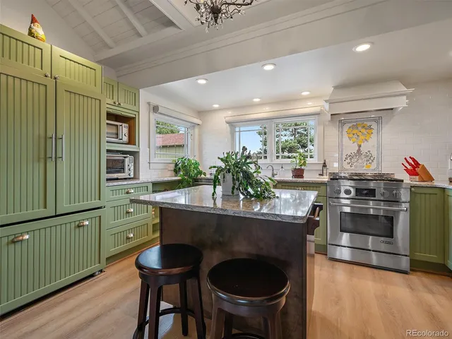 a picture of a wall with a white wall and a picture of a white wall