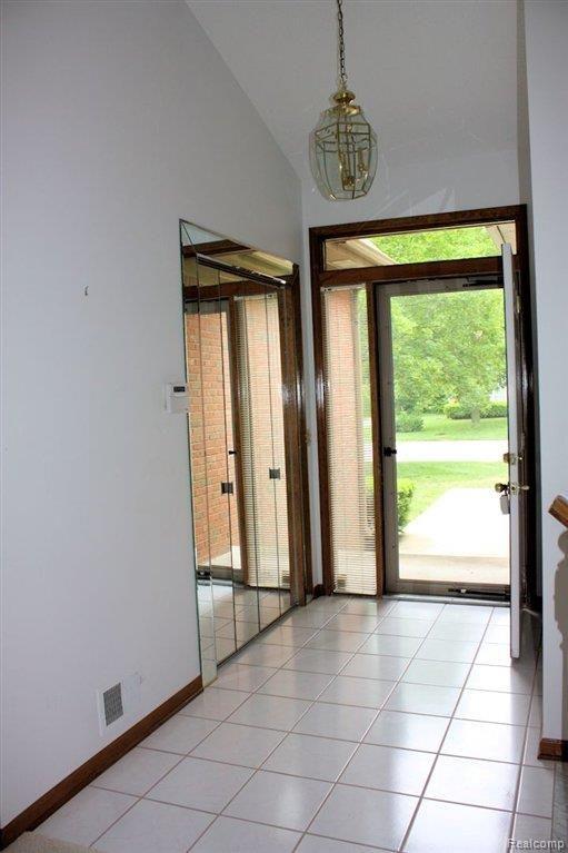 1139 Bluebird Drive, Unit 49 Rochester, MI 48307 - Photo 5 of 17 Foyer1.jpg