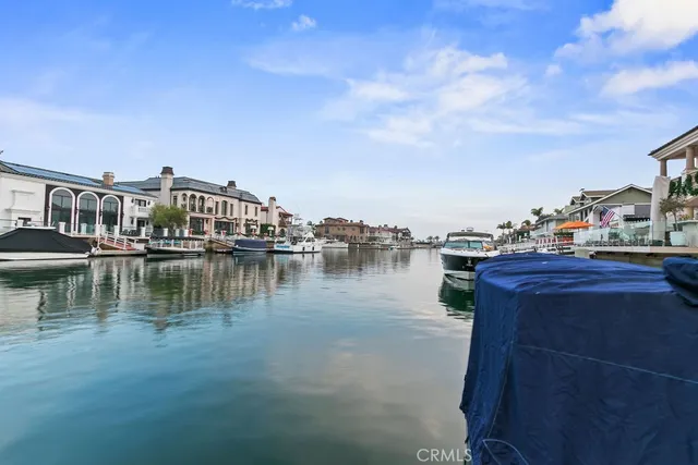 a view of a lake with house