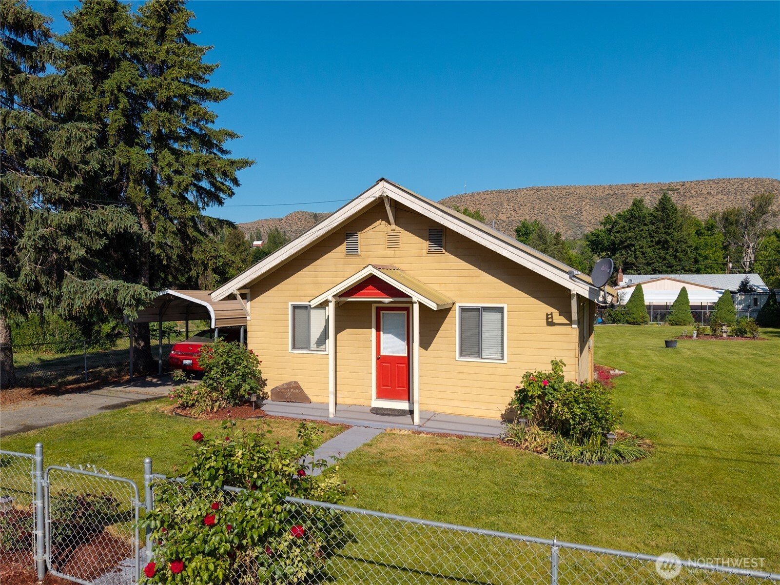 119 North Locust Way Tonasket, WA 98855 - Photo 2 of 17