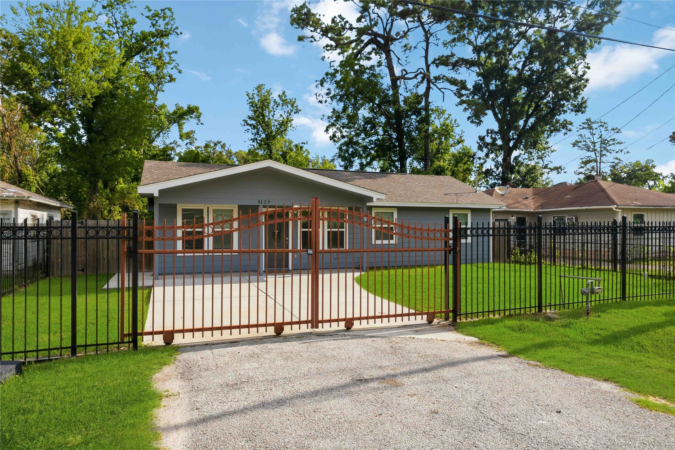 8129 Linda Vista Road Houston, TX 77028 - Photo 4 of 27