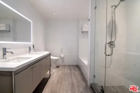 $1,790,000 | 1155 South Grand Avenue, Unit 1511, Los Angeles, CA 90015