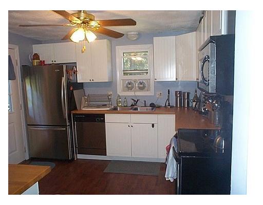 14 Robin Drive Exeter, RI 02822 - Photo 2 of 11 Kitchen. Nice!