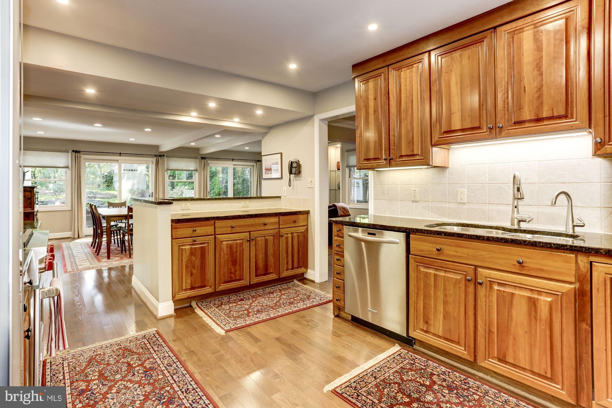 6204 Walhonding Road Bethesda, MD 20816 - Photo 3 of 29