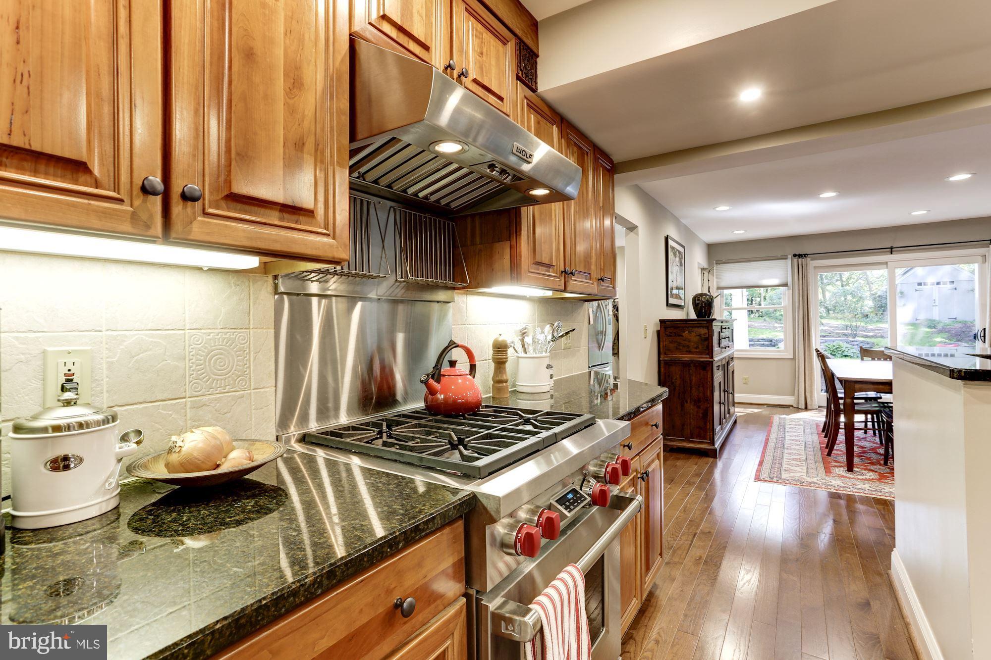 6204 Walhonding Road Bethesda, MD 20816 - Photo 4 of 29