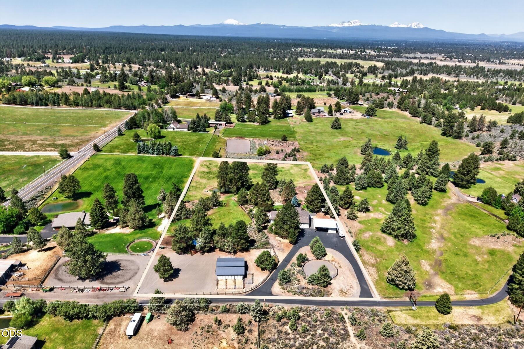 60376 Arnold Market Road Bend, OR 97702 - Photo 3 of 47