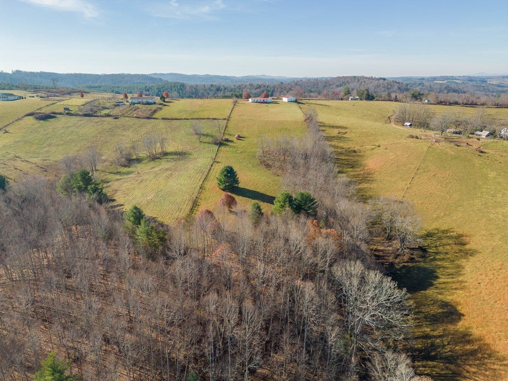 2890 Hunters Ridge Road Hillsville, VA 24343 - Photo 51 of 74 Gallery Image 51