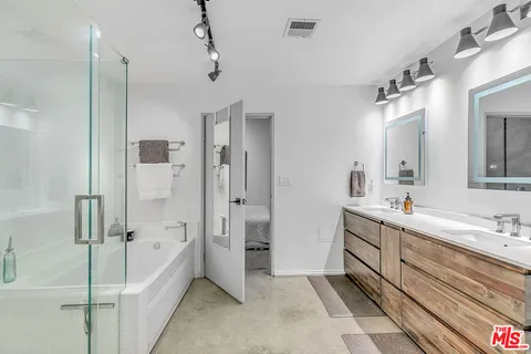 $574,000 | 1130 Flower Street, Unit 311, Los Angeles, CA 90015