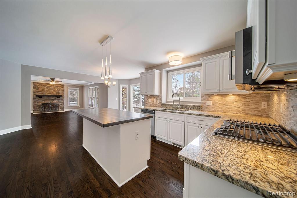 6627 Ridgewood Court Clarkston, MI 48348 - Photo 3 of 38