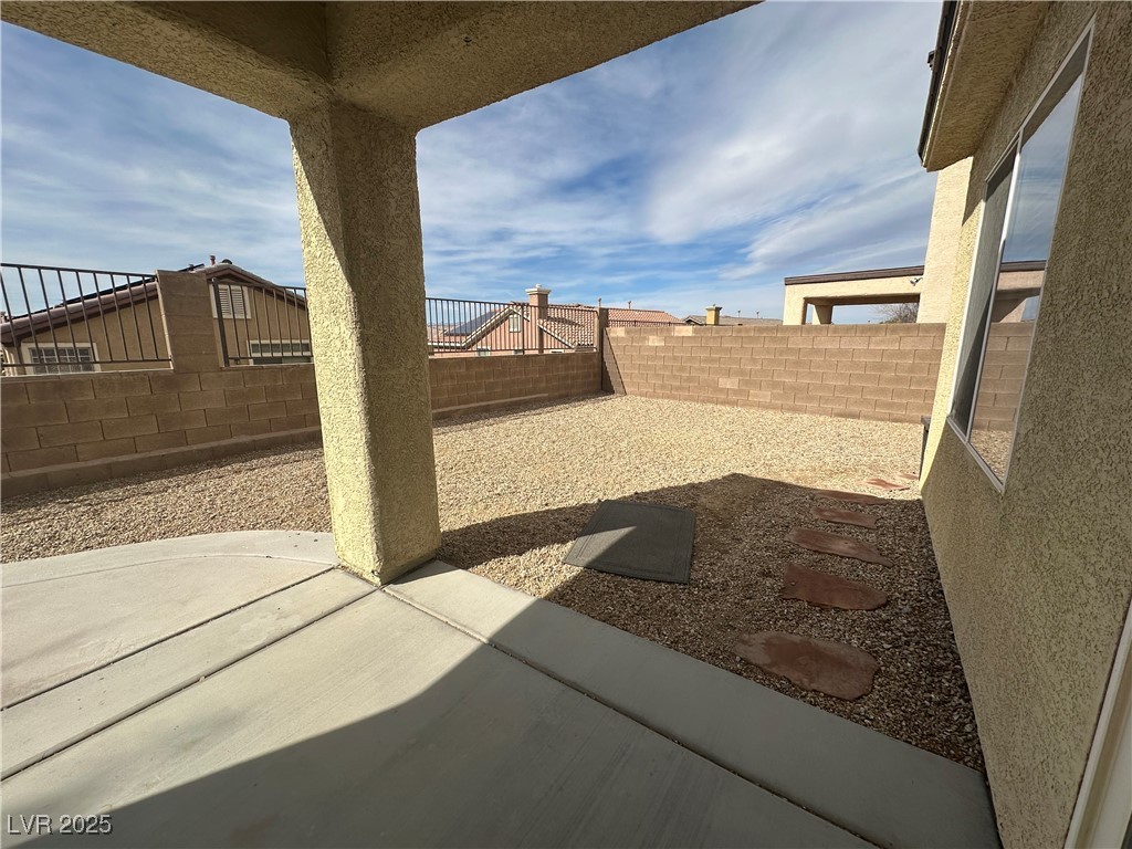 2767 Invermark Street Henderson, NV 89044 - Photo 3 of 32