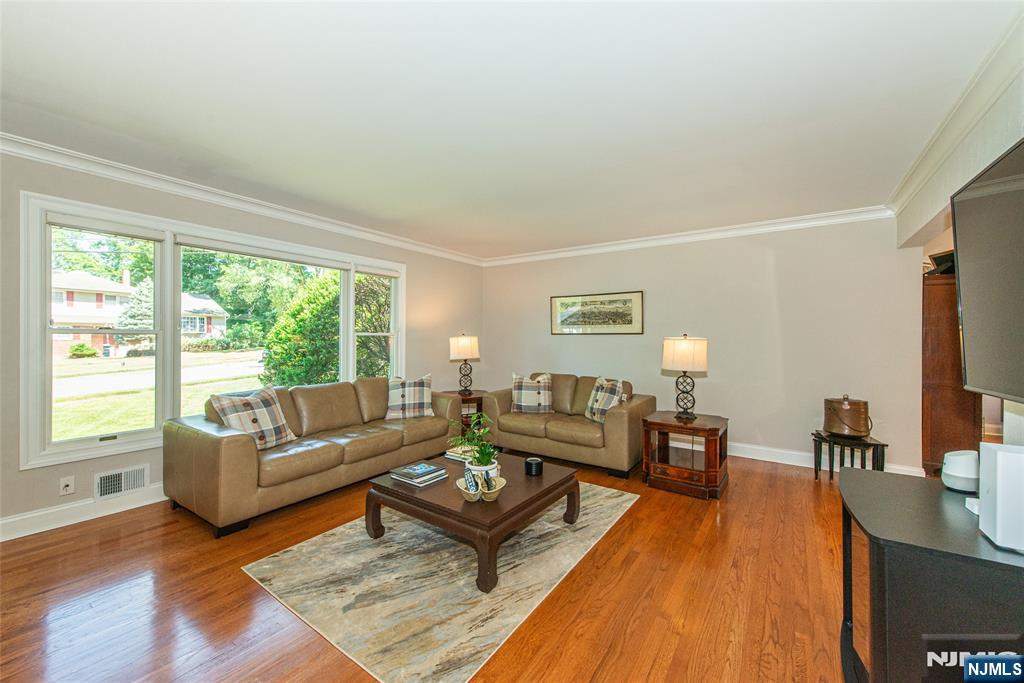 18 Teak Road Wayne, NJ 07470 - Photo 4 of 28