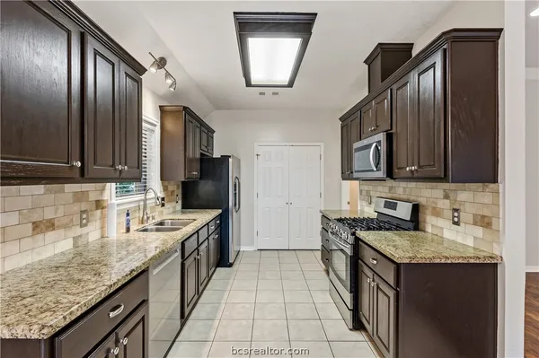$2,100 | 1705 White Stone Drive, Bryan, TX 77807