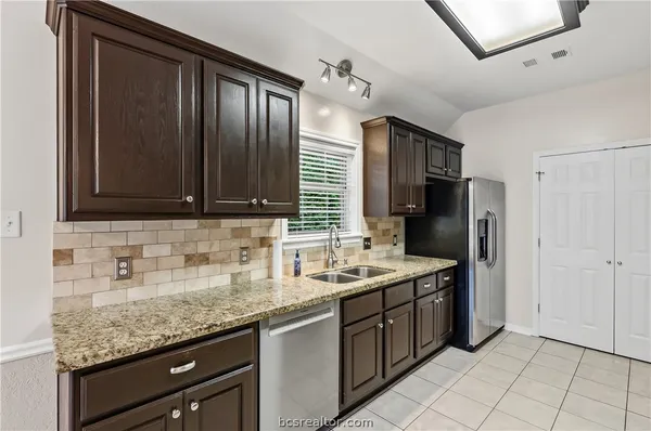 $2,100 | 1705 White Stone Drive, Bryan, TX 77807