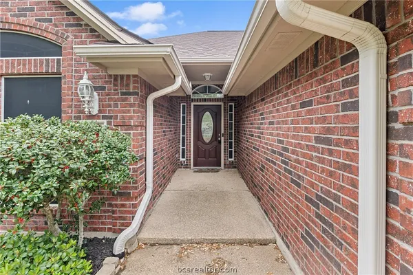 $2,100 | 1705 White Stone Drive, Bryan, TX 77807