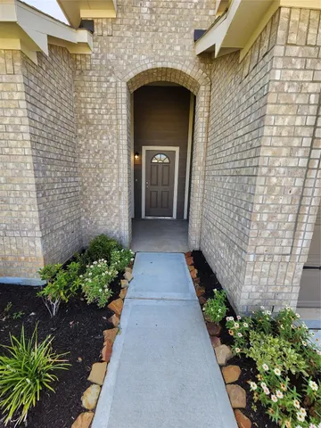 a view of a pathway with a house