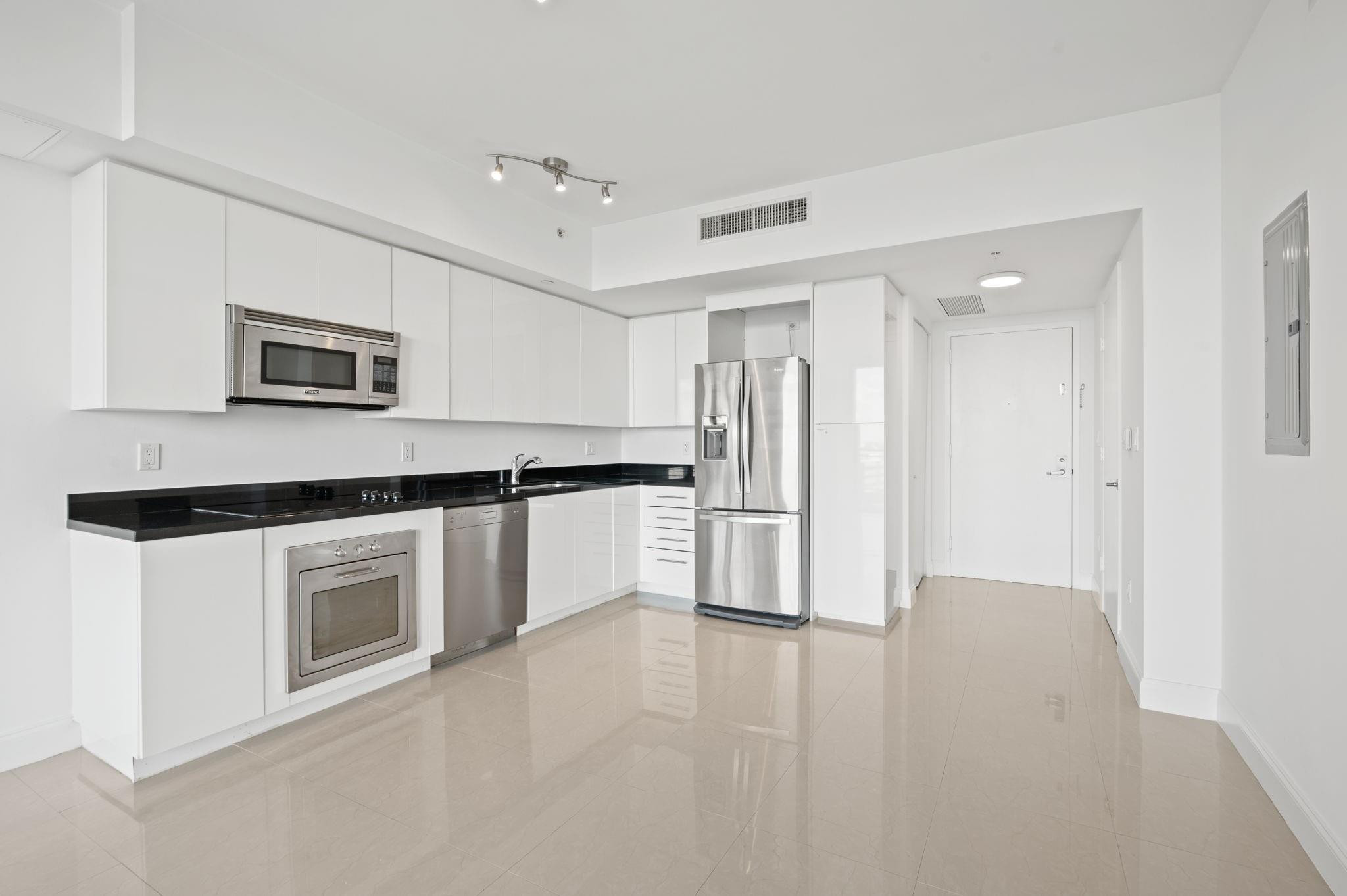 92 Southwest 3rd Street, Unit 1807 Miami, FL 33130 - Photo 13 of 50 Photo 12
