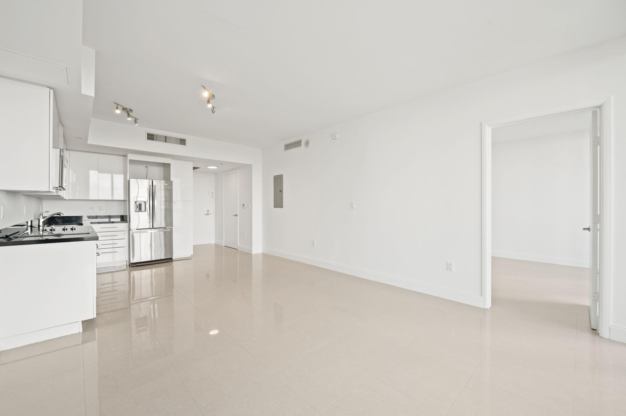 92 Southwest 3rd Street, Unit 1807 Miami, FL 33130 - Photo 14 of 49 Photo 14