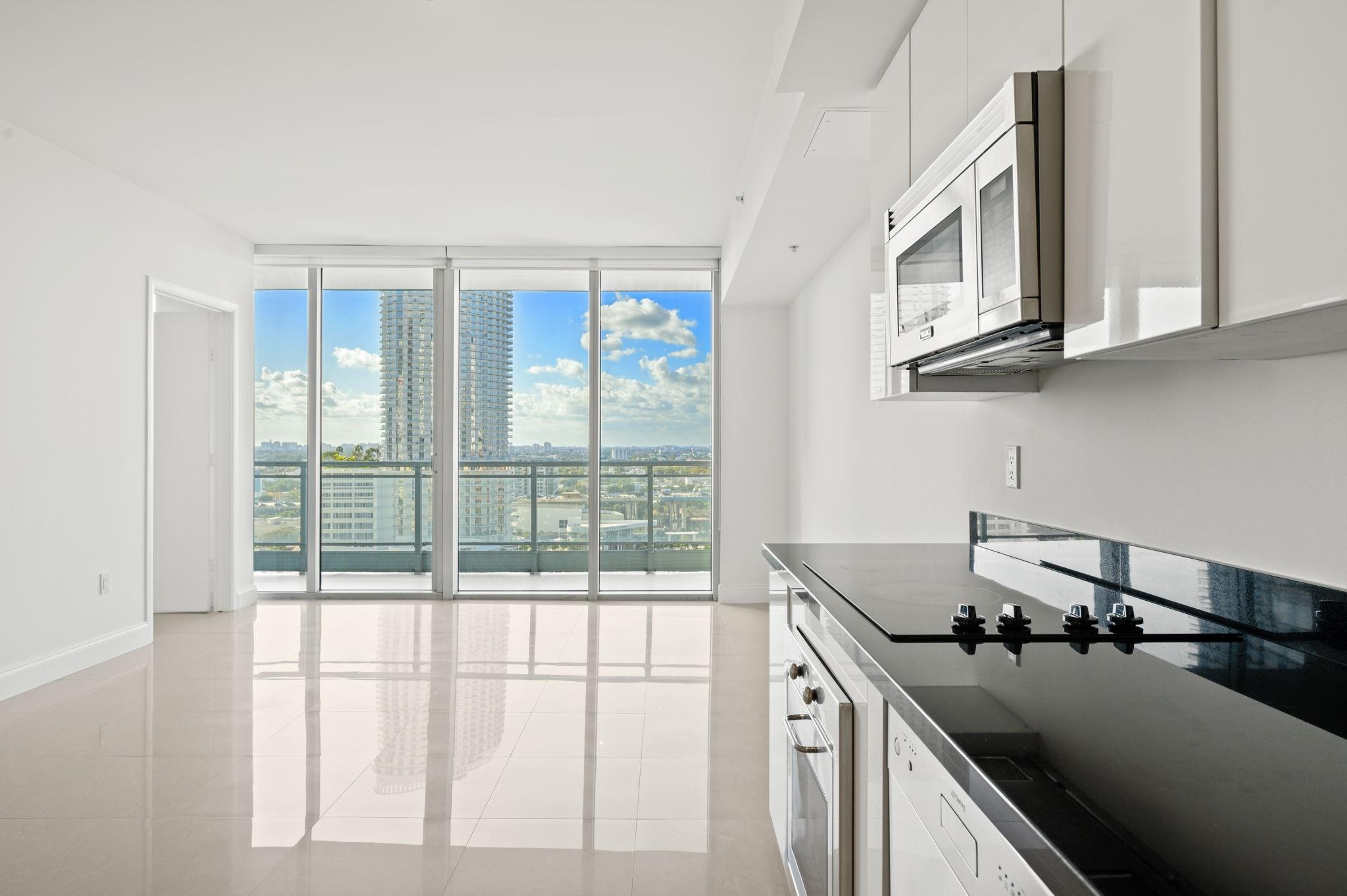 92 Southwest 3rd Street, Unit 1807 Miami, FL 33130 - Photo 15 of 49 VIEWS OF CITY AND RIVER
