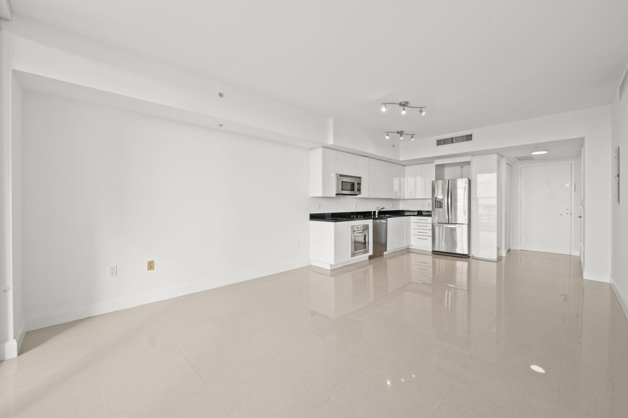 92 Southwest 3rd Street, Unit 1807 Miami, FL 33130 - Photo 20 of 50 Photo 19
