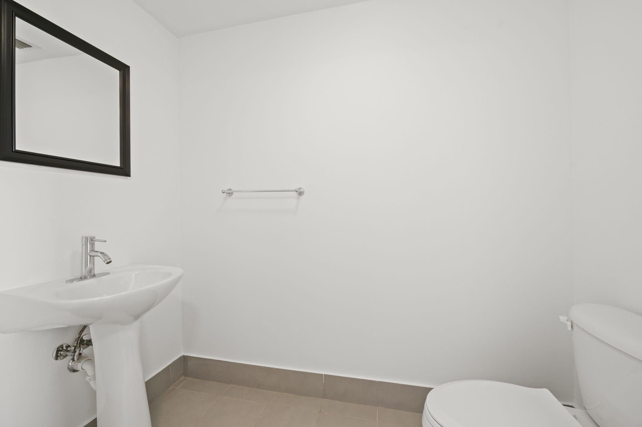 92 Southwest 3rd Street, Unit 1807 Miami, FL 33130 - Photo 21 of 50 HALF BATH "POWDER ROOM" FOR YOUR GUESTS