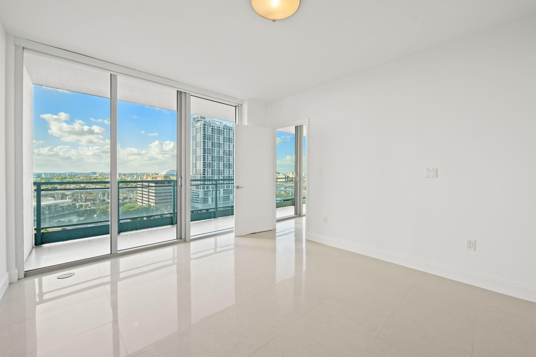 92 Southwest 3rd Street, Unit 1807 Miami, FL 33130 - Photo 24 of 50 Photo 23