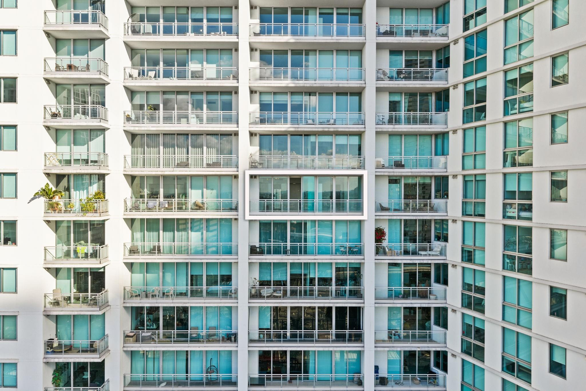 92 Southwest 3rd Street, Unit 1807 Miami, FL 33130 - Photo 32 of 49 GLASS BALCONIES