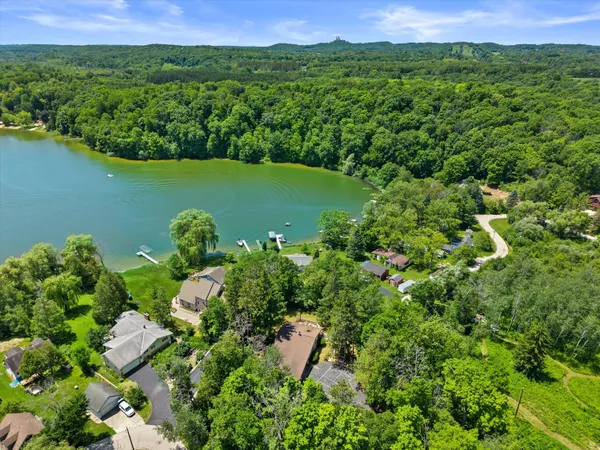$899,900 | 4786 Riverview Drive, Richfield, WI 53033
