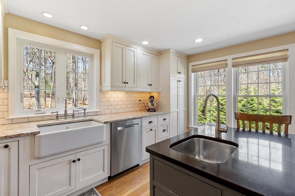 112 Stonecleave Road North Andover, MA 01845 - Photo 12 of 38 Gallery Image 12