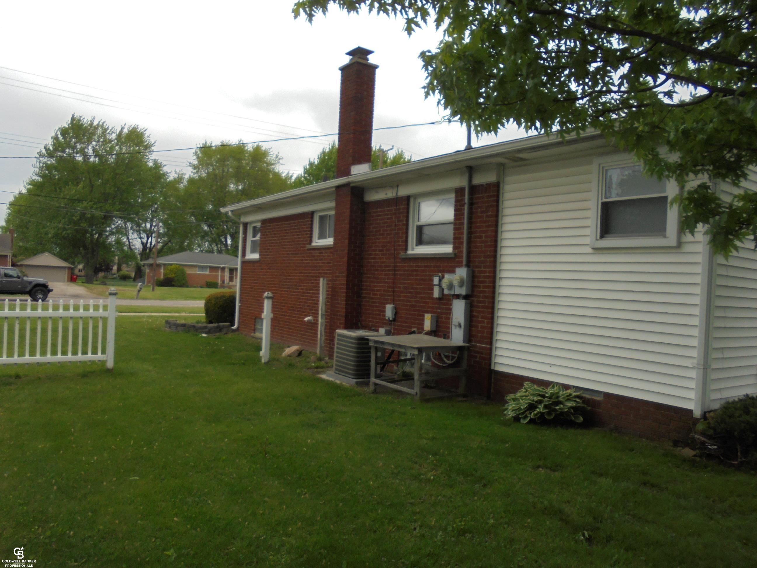 18138 22 Mile Road Macomb, MI 48044 - Photo 4 of 41