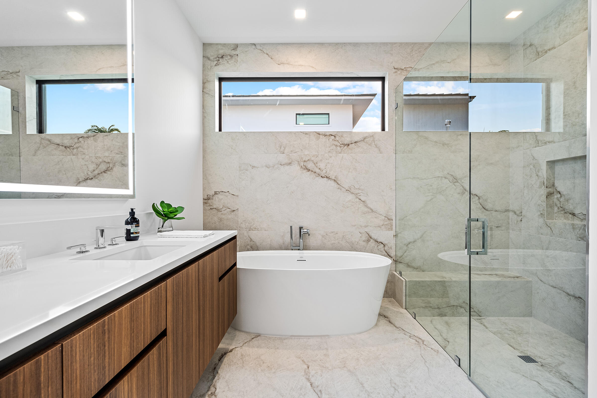 140 Pineapple Road Delray Beach, FL 33444 - Photo 20 of 35 PRIMARY_BATHROOM_STRAIGHT