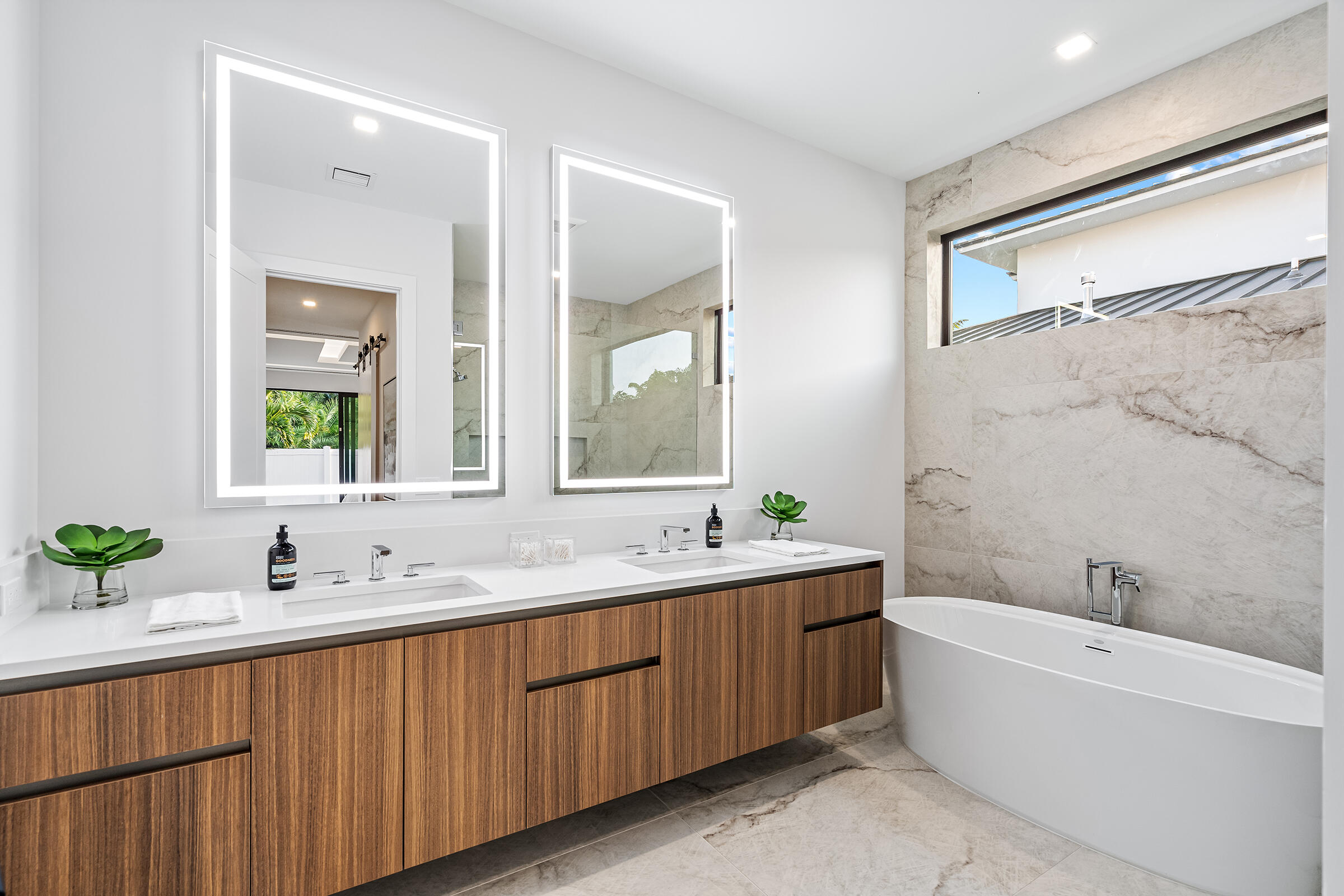 140 Pineapple Road Delray Beach, FL 33444 - Photo 21 of 35 PRIMARY_BATHROOM_ANGLE