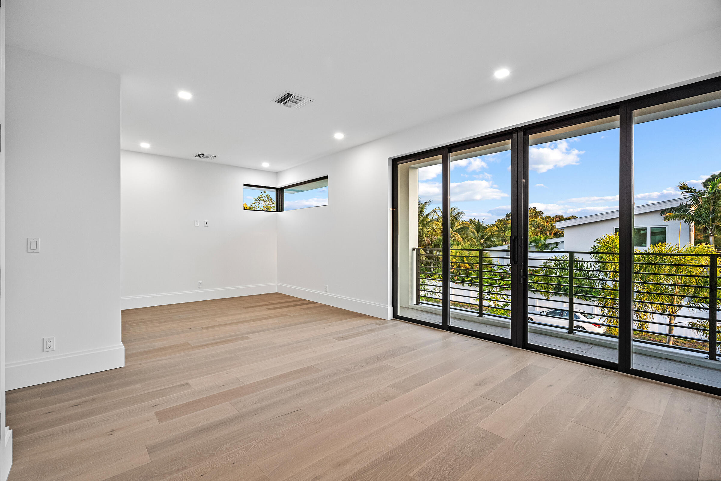 140 Pineapple Road Delray Beach, FL 33444 - Photo 26 of 35 UPSTAIRS_GREATROOM