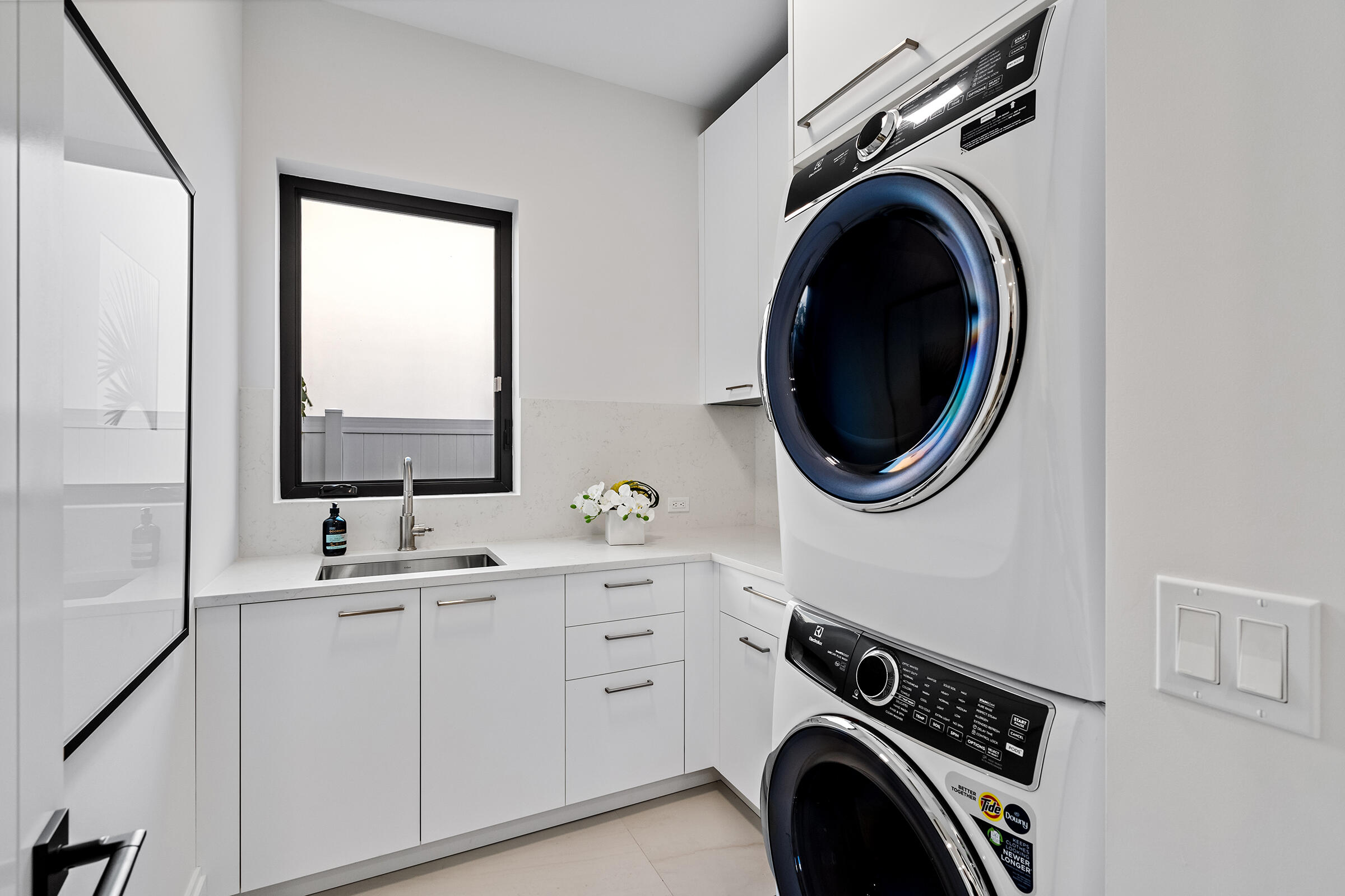 140 Pineapple Road Delray Beach, FL 33444 - Photo 30 of 35 LAUNDRY_ROOM