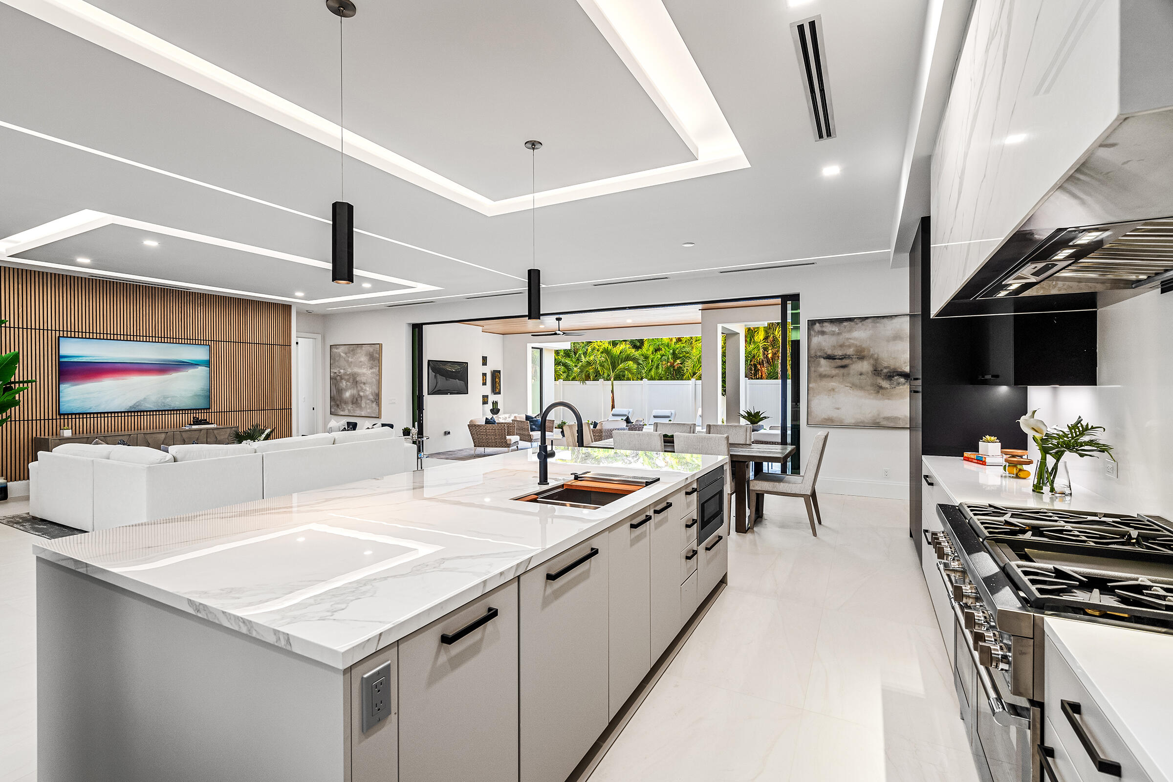 140 Pineapple Road Delray Beach, FL 33444 - Photo 9 of 35 KITCHEN_TO_VIEW_RIGHT