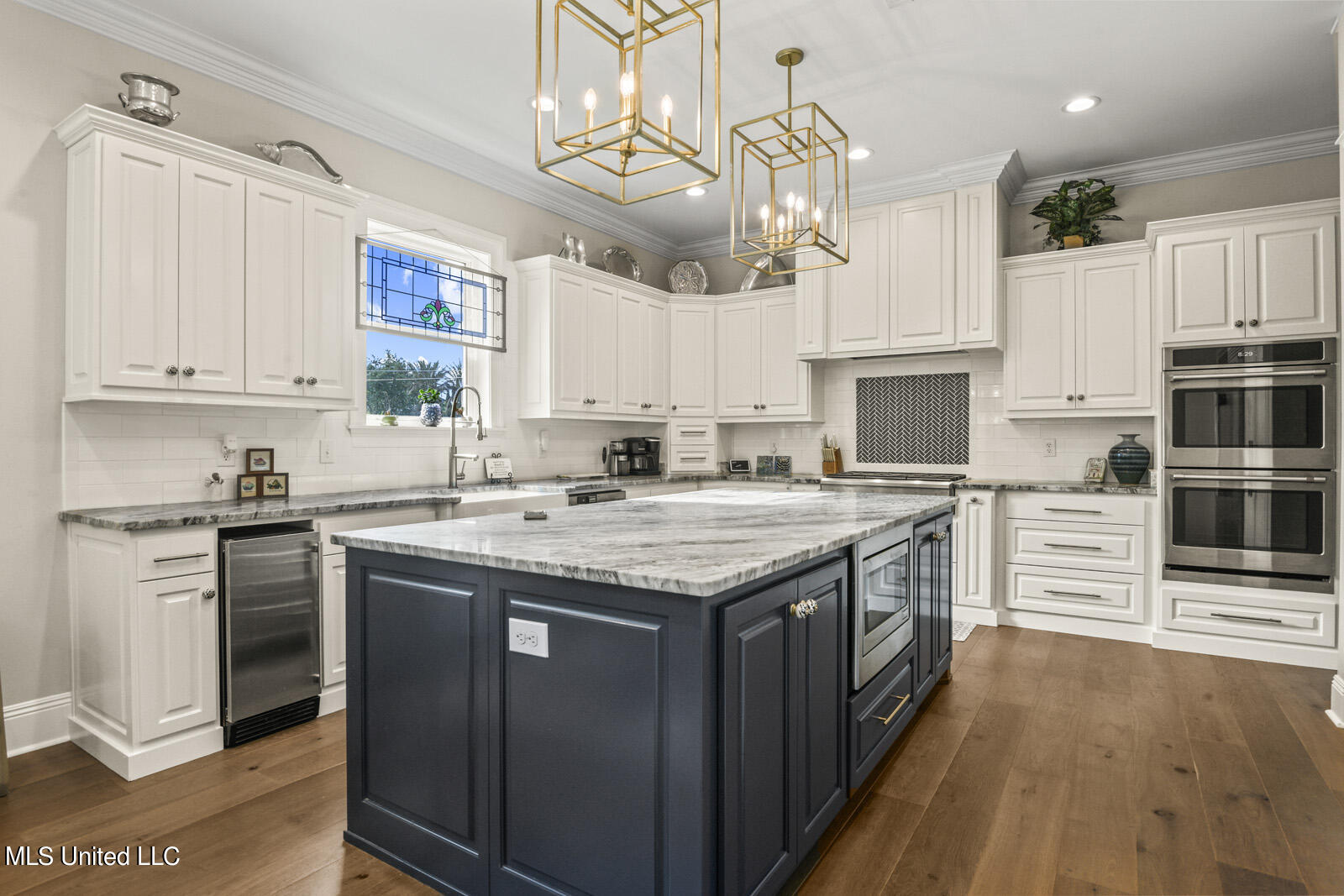 10788 East Taylor Road Gulfport, MS 39503 - Photo 13 of 25 10788 kitchen island