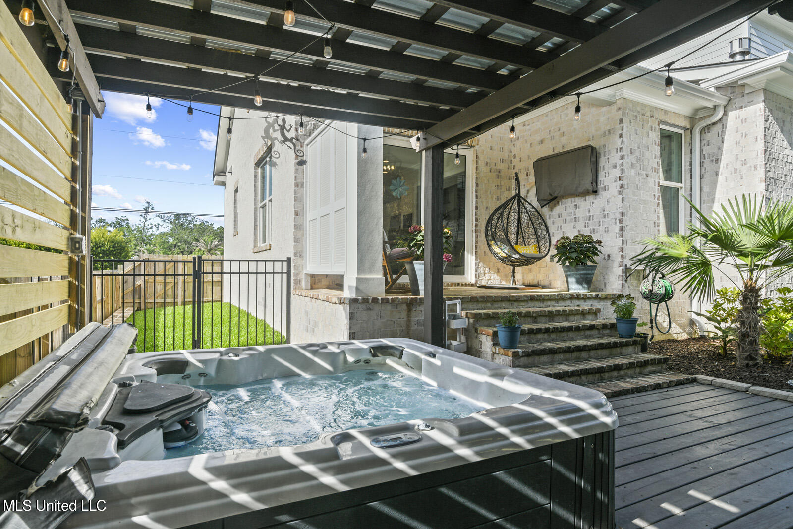 10788 East Taylor Road Gulfport, MS 39503 - Photo 4 of 25 10788 hot tub