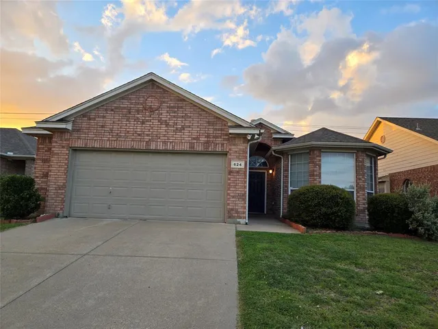 $2,500 | 624 Caravan Drive, Fort Worth, TX 76131
