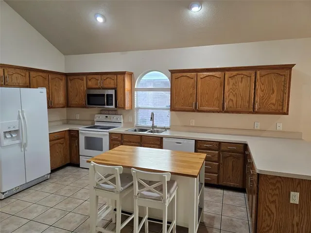 $2,500 | 624 Caravan Drive, Fort Worth, TX 76131