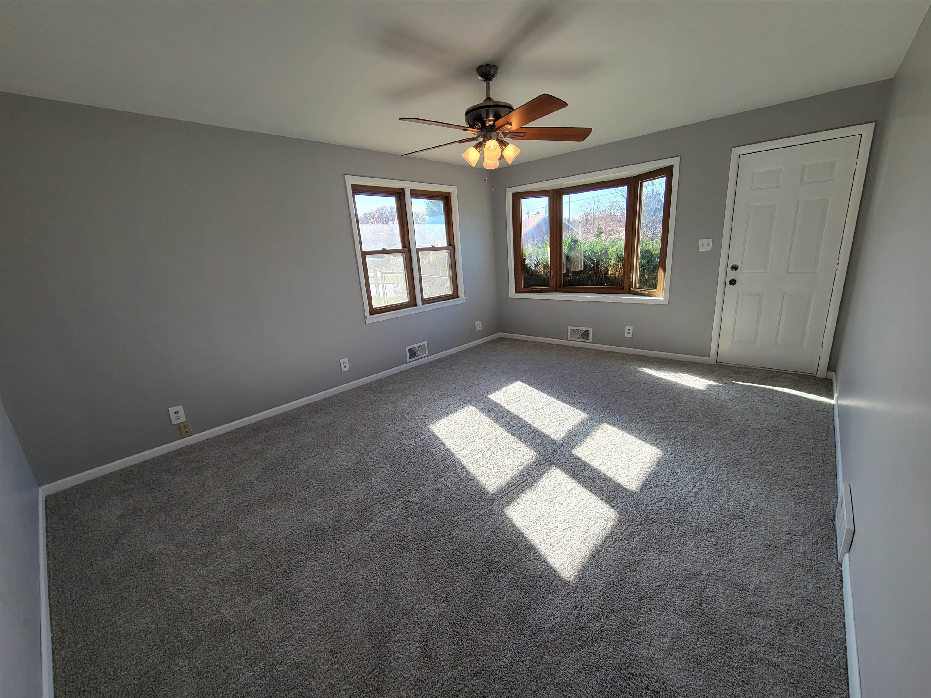 1352 Chartres Street LaSalle, IL 61301 - Photo 3 of 32 an empty room with windows and mountain view