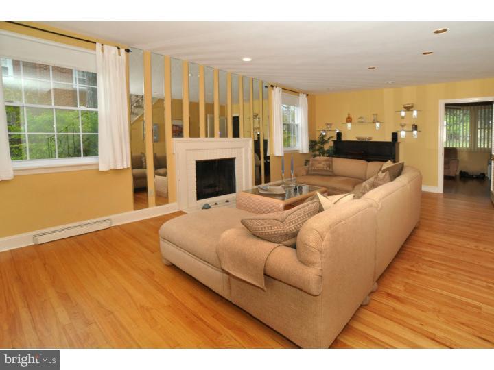 131 Kingston Road Cheltenham, PA 19012 - Photo 3 of 18 Living Room