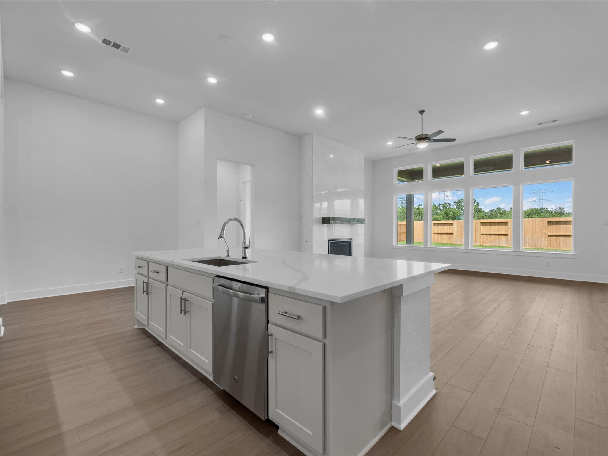 2722 Goodman Ridge Drive Rosharon, TX 77583 - Photo 4 of 42 Gallery Image 4