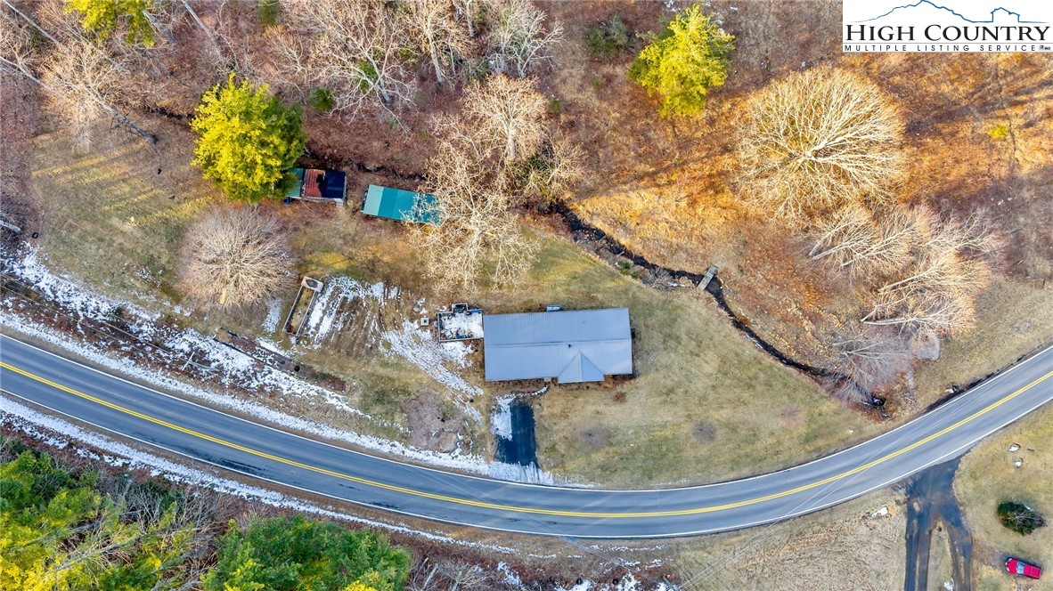 1653 Black Bear Inn Road West Jefferson, NC 28694 - Photo 3 of 31