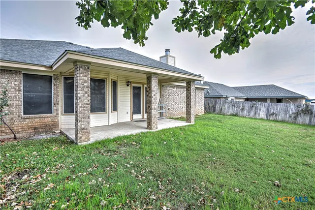 a view of a house with backyard and porch