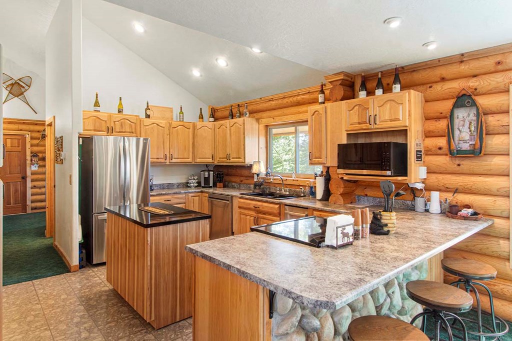 1650 Crown Point Parkway Cascade, ID 83611 - Photo 12 of 40 Living Area With Loft Above