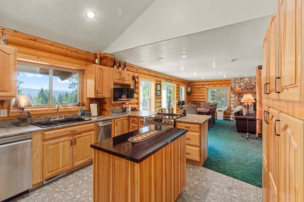 1650 Crown Point Parkway Cascade, ID 83611 - Photo 14 of 40 Open Loft Lots of Options