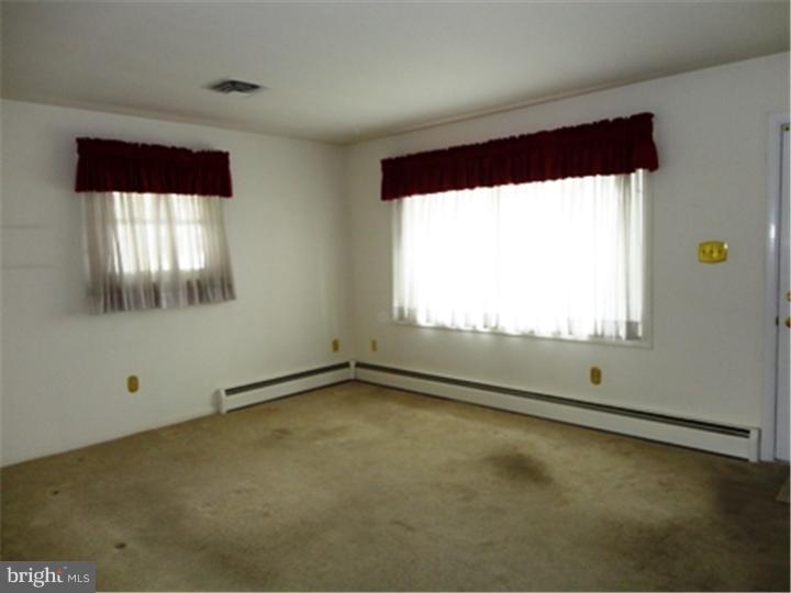 124 Keller Avenue Sinking Spring, PA 19608 - Photo 4 of 25 Living Room