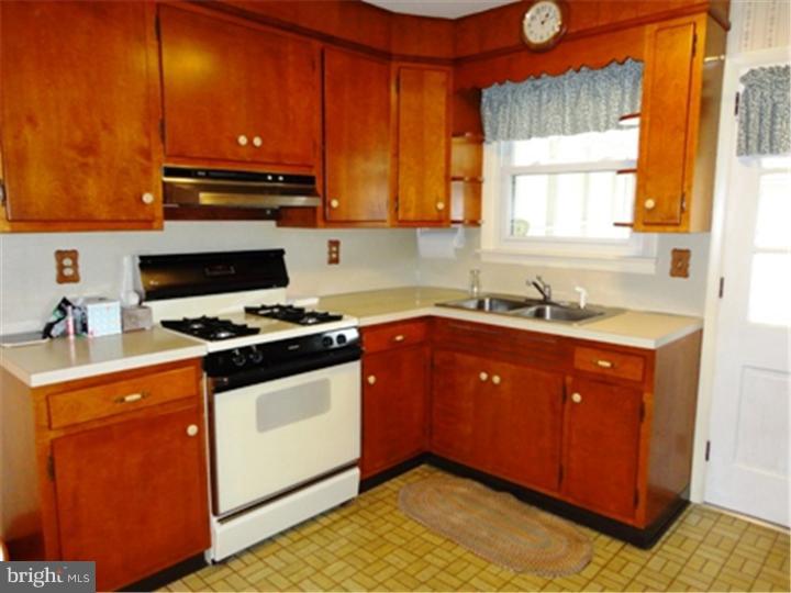 124 Keller Avenue Sinking Spring, PA 19608 - Photo 6 of 25 Kitchen