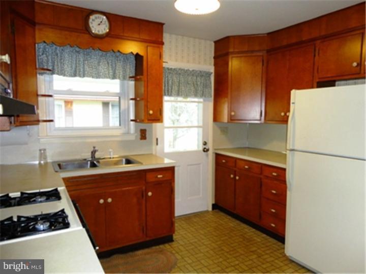 124 Keller Avenue Sinking Spring, PA 19608 - Photo 7 of 25 Kitchen
