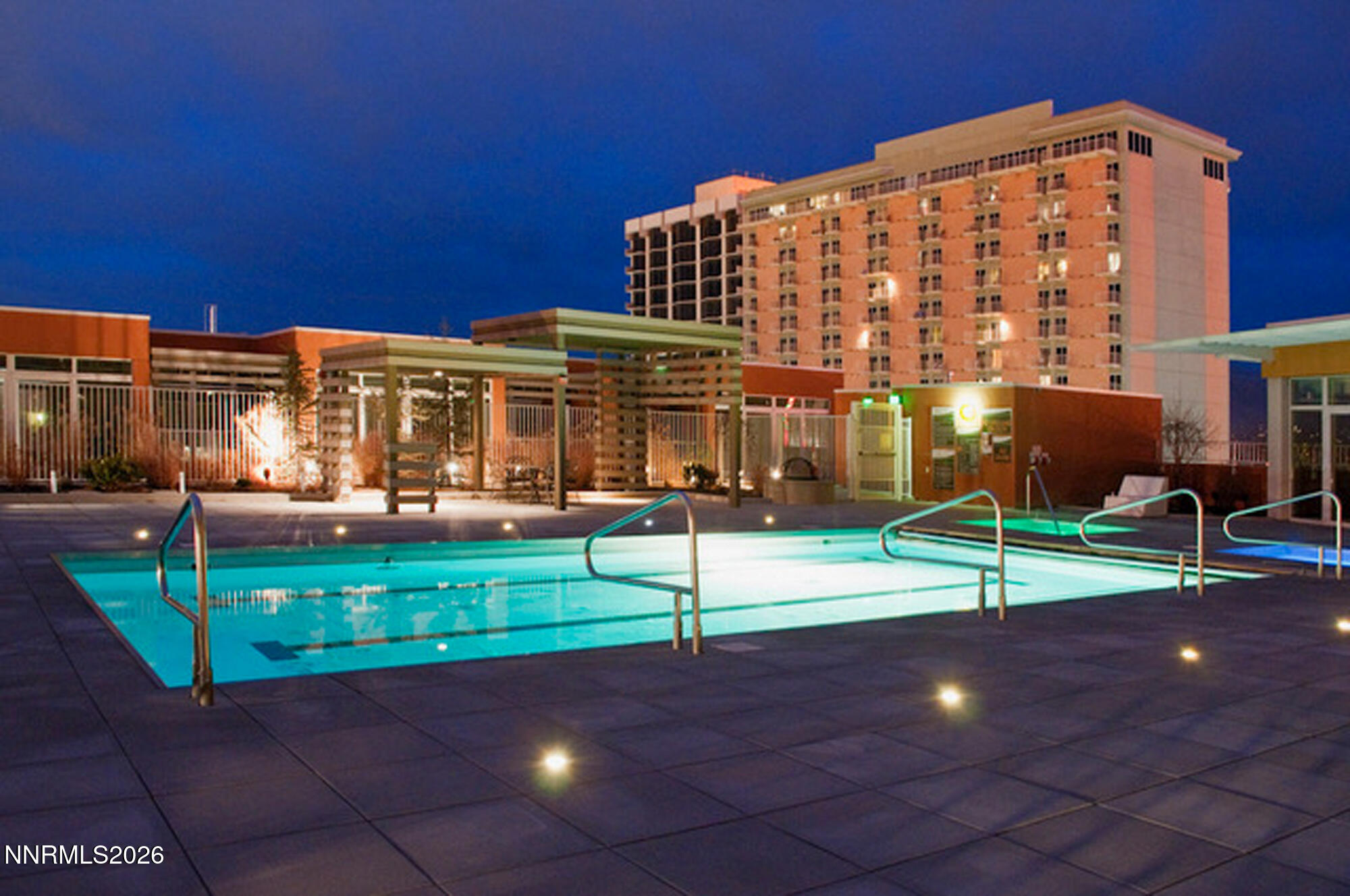 Montage255NSierra2000-04