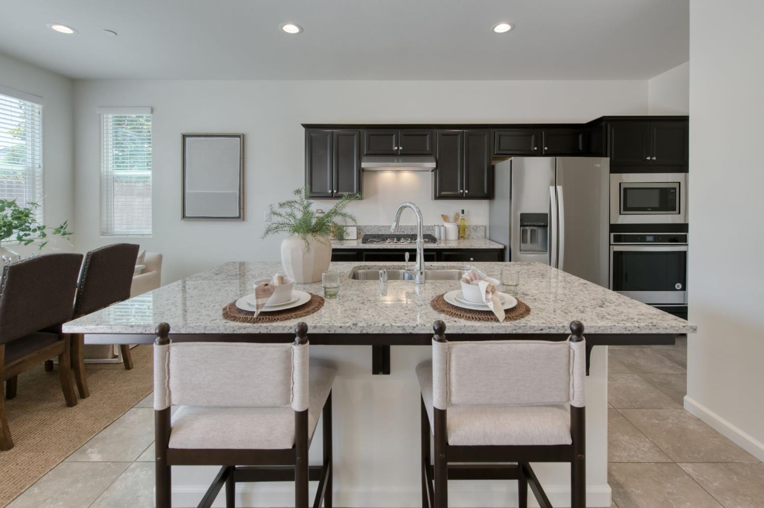 896 Lassen Lane West Madera, CA 93636 - Photo 8 of 24